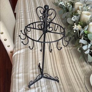 Rotating Black Metal Jewelry Stand